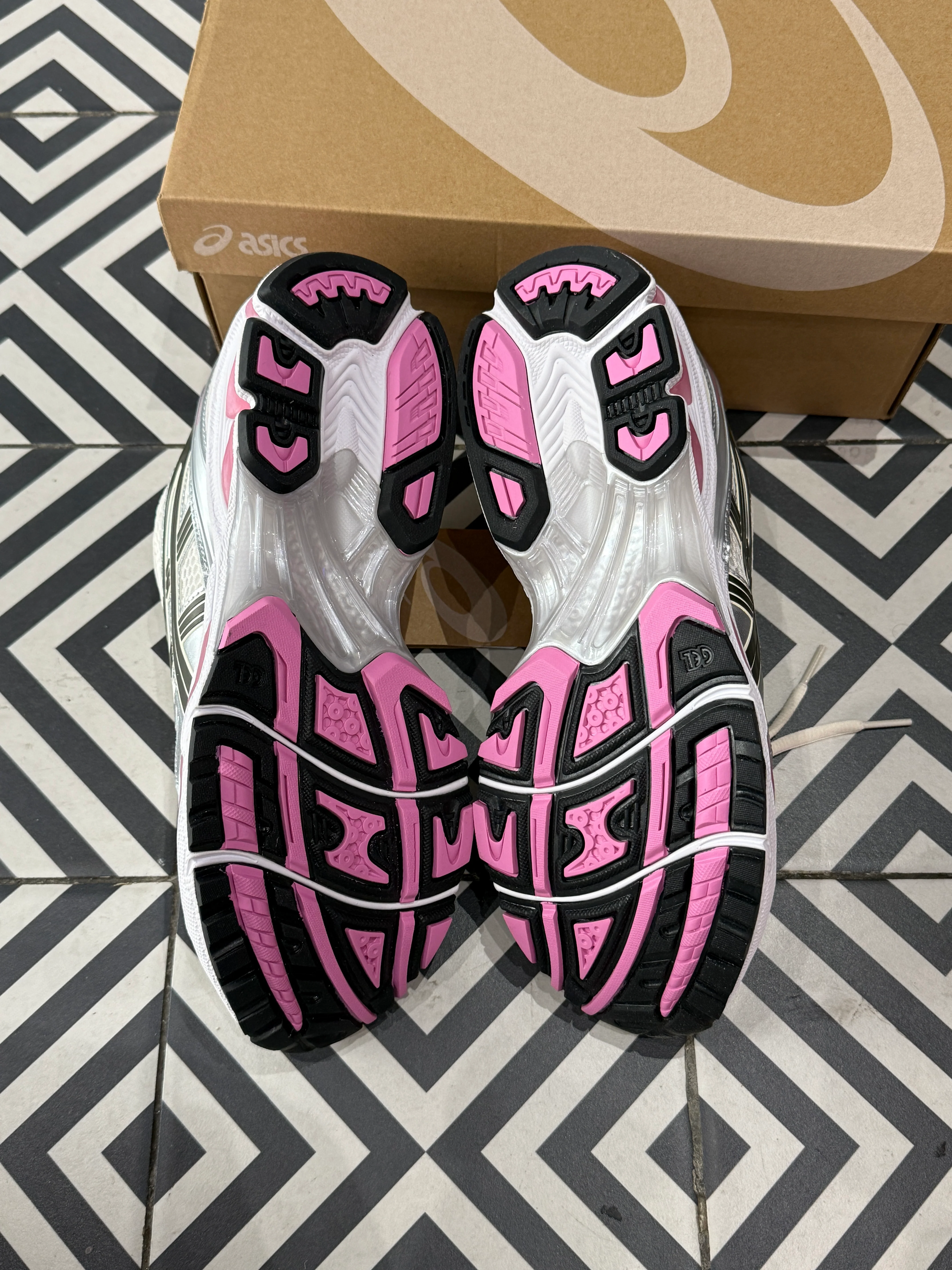 Asics Kayano 14 Pink - Image 3