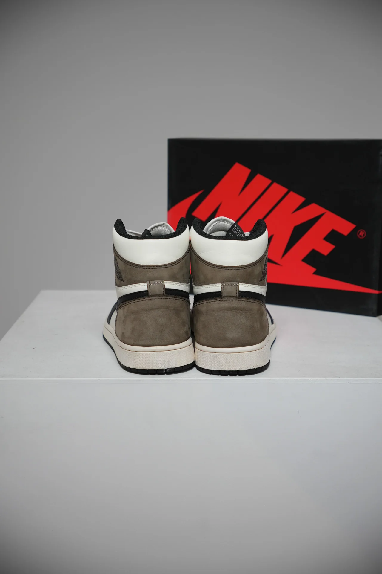 Jordan 1 High Mocha (Taille 44) - Image 4