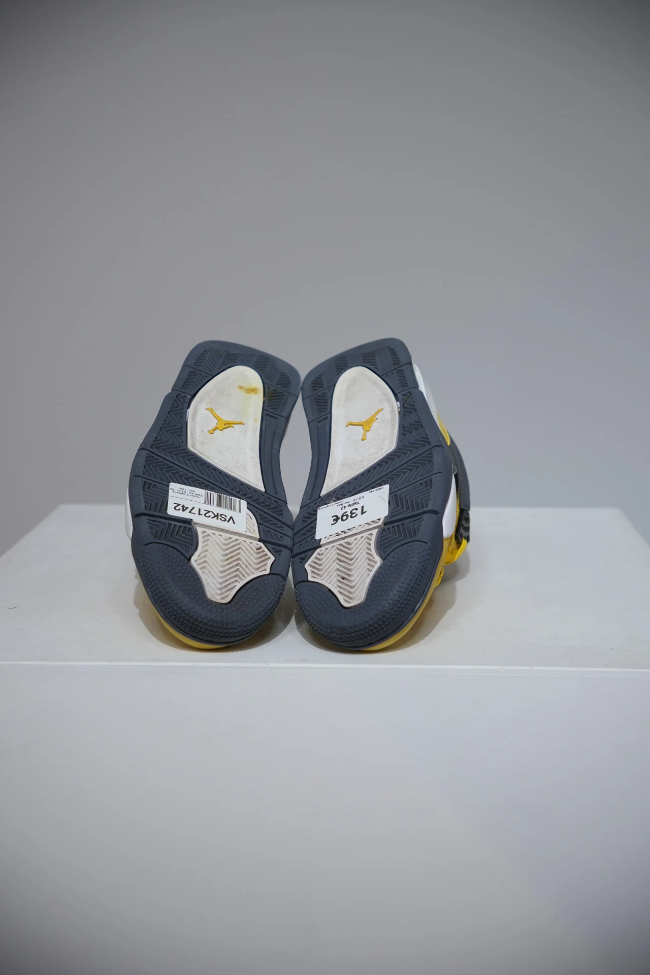 Jordan 4 Lightning (Taille 42) - Image 3