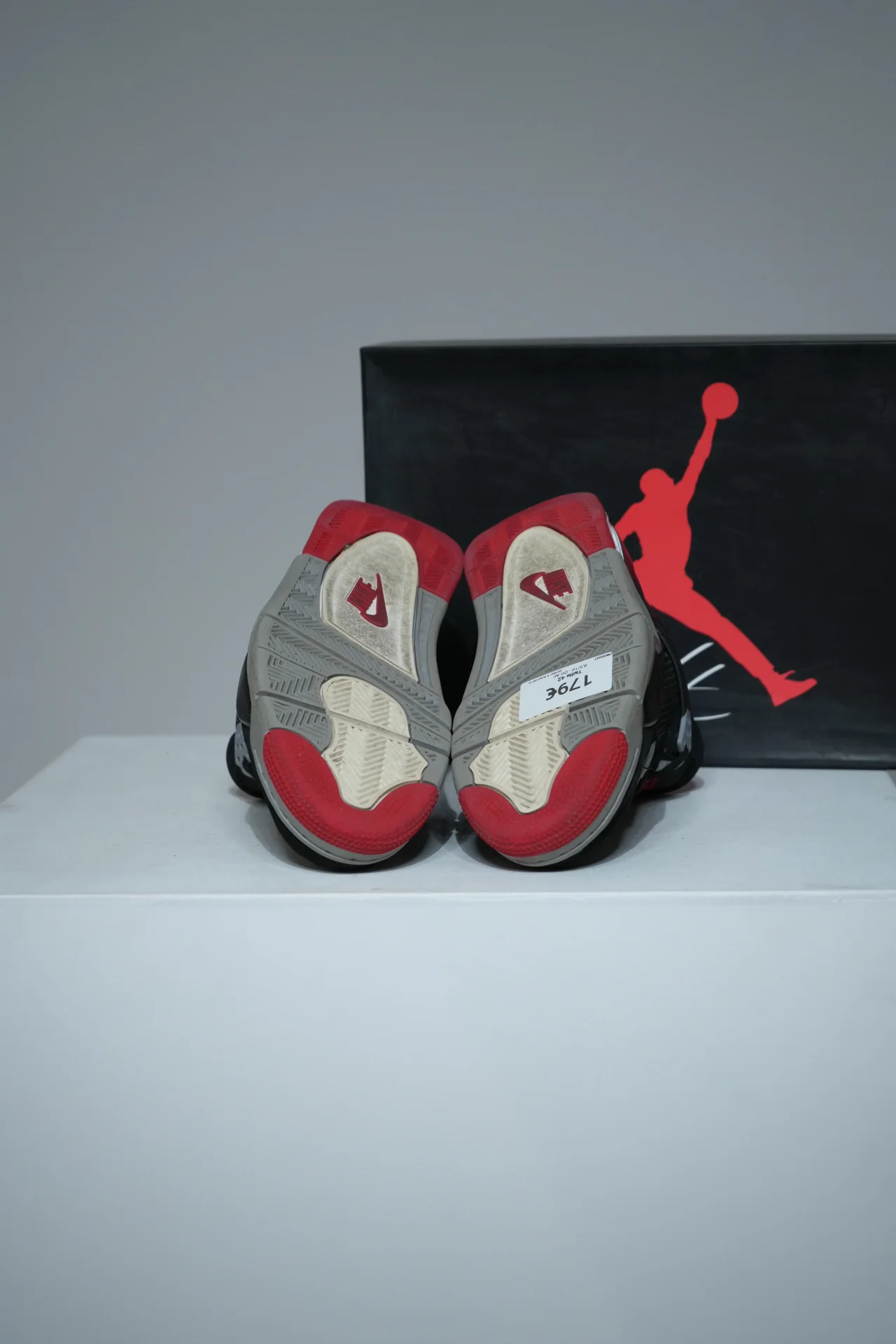 Jordan 4 Bred 2019 (Taille 42) - Image 4