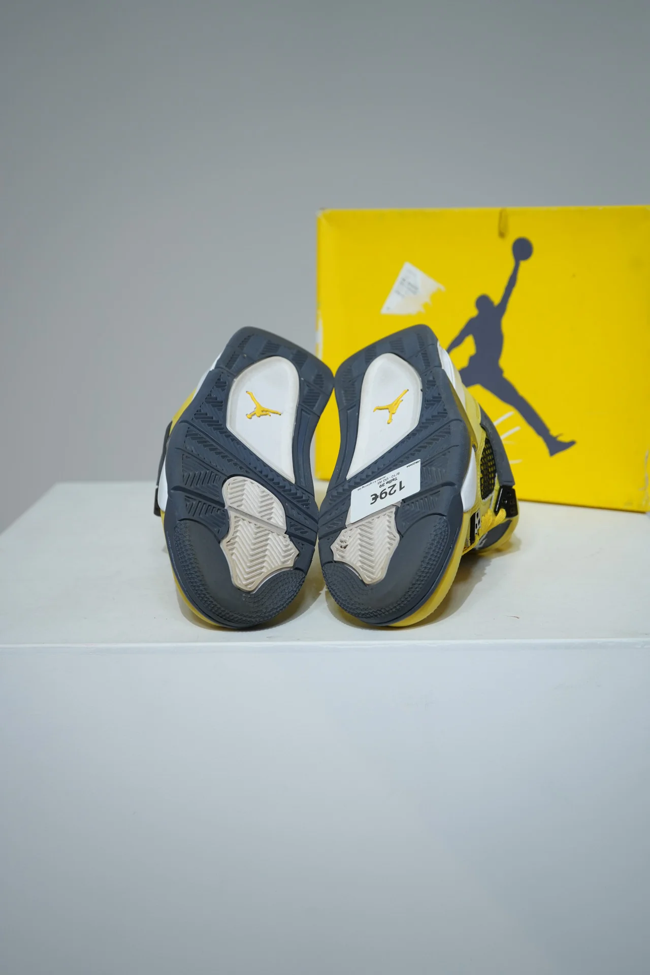 Jordan 4 Lightning GS (Taille 39) - Image 3