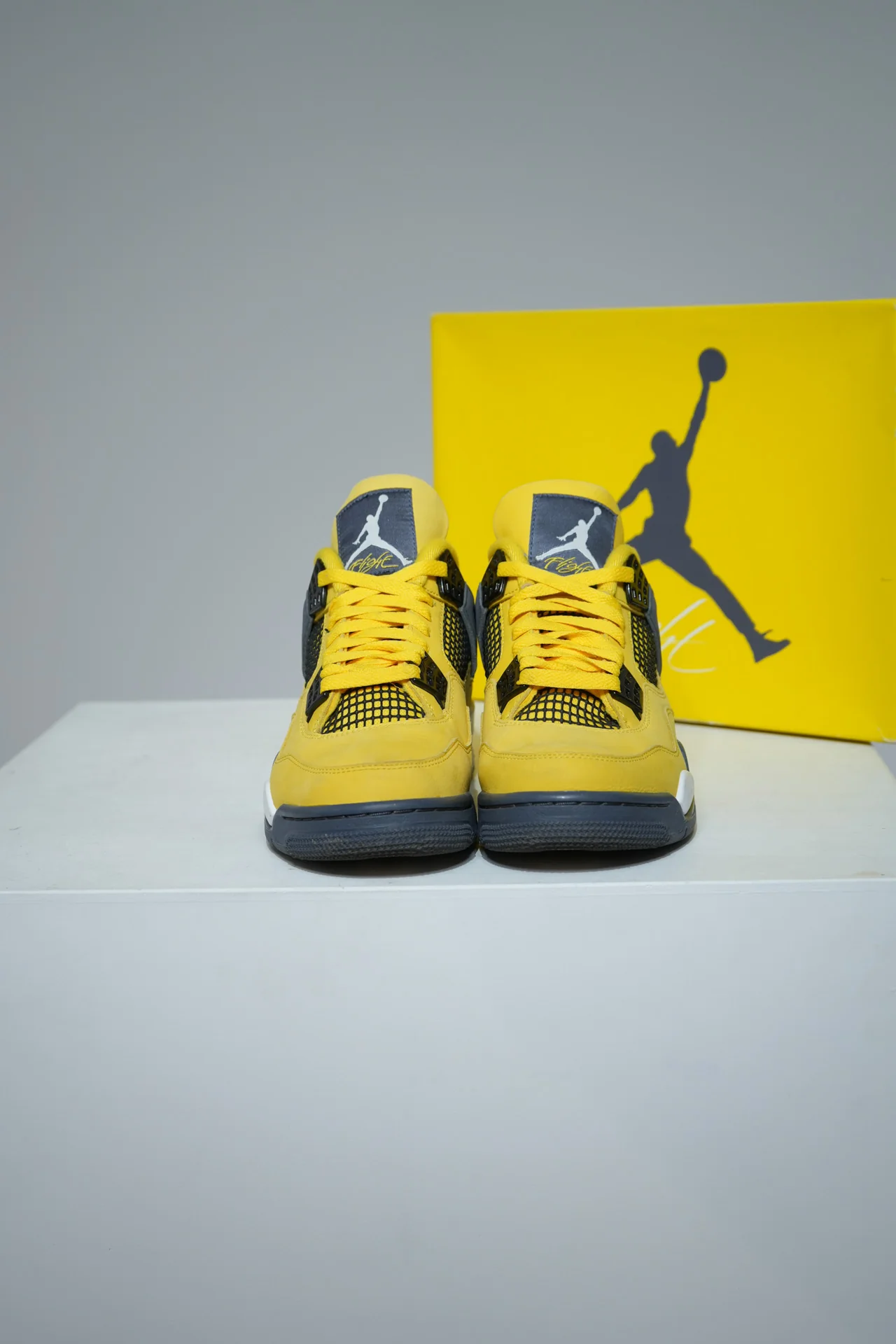 JORDAN 4 Lightning (Taille 40,5) - Image 3