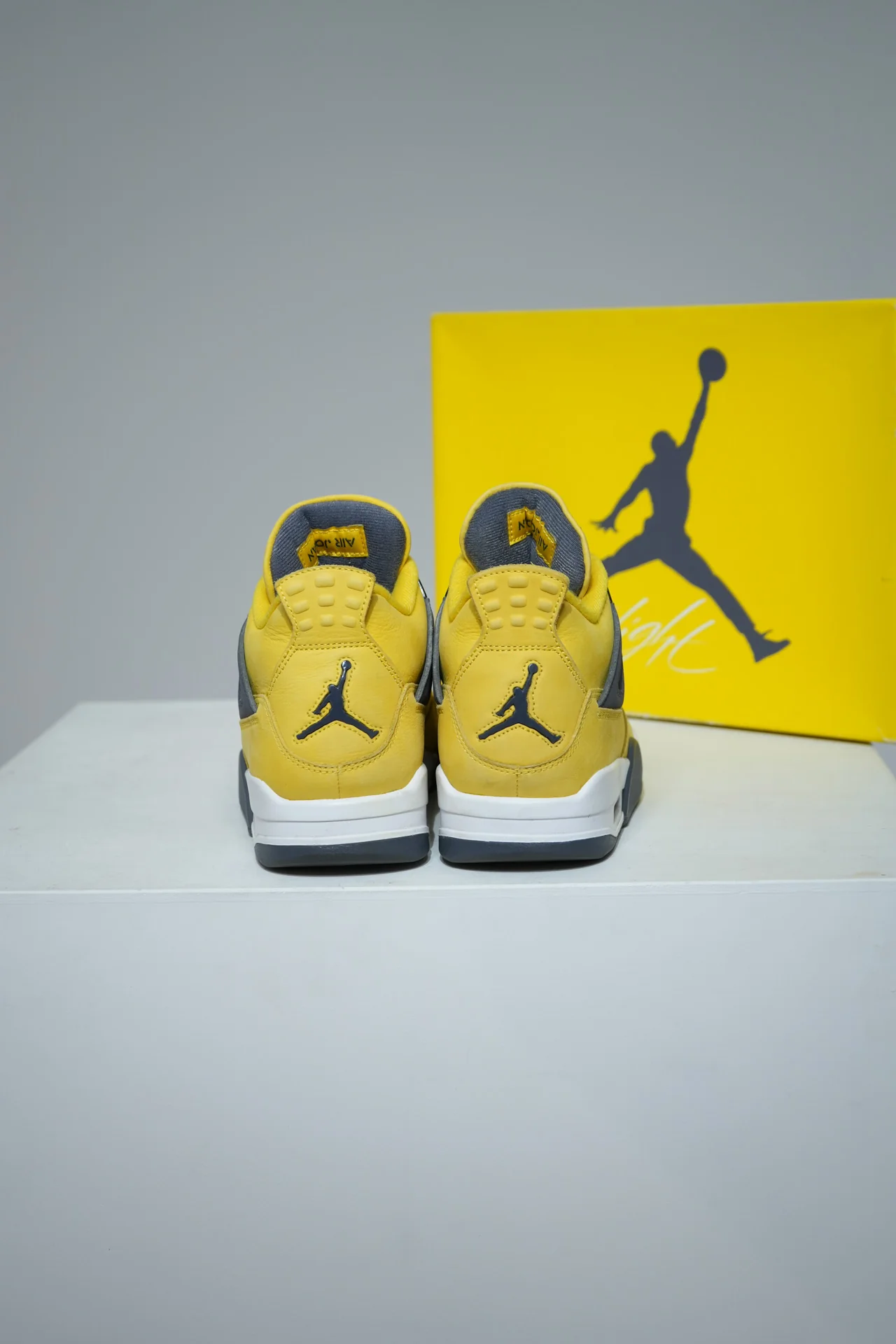 JORDAN 4 Lightning (Taille 40,5) - Image 4