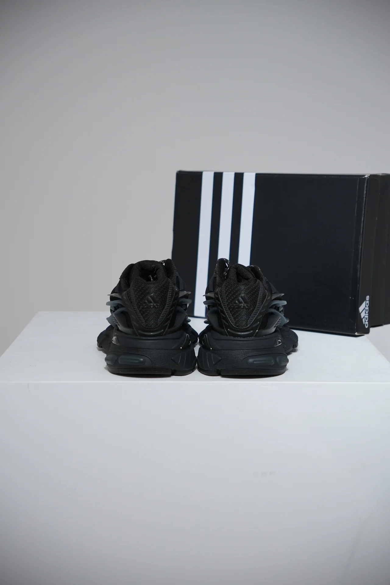 Adidas X Pharell Williams JellyFish Black (Taille 37 1/3) - Image 3