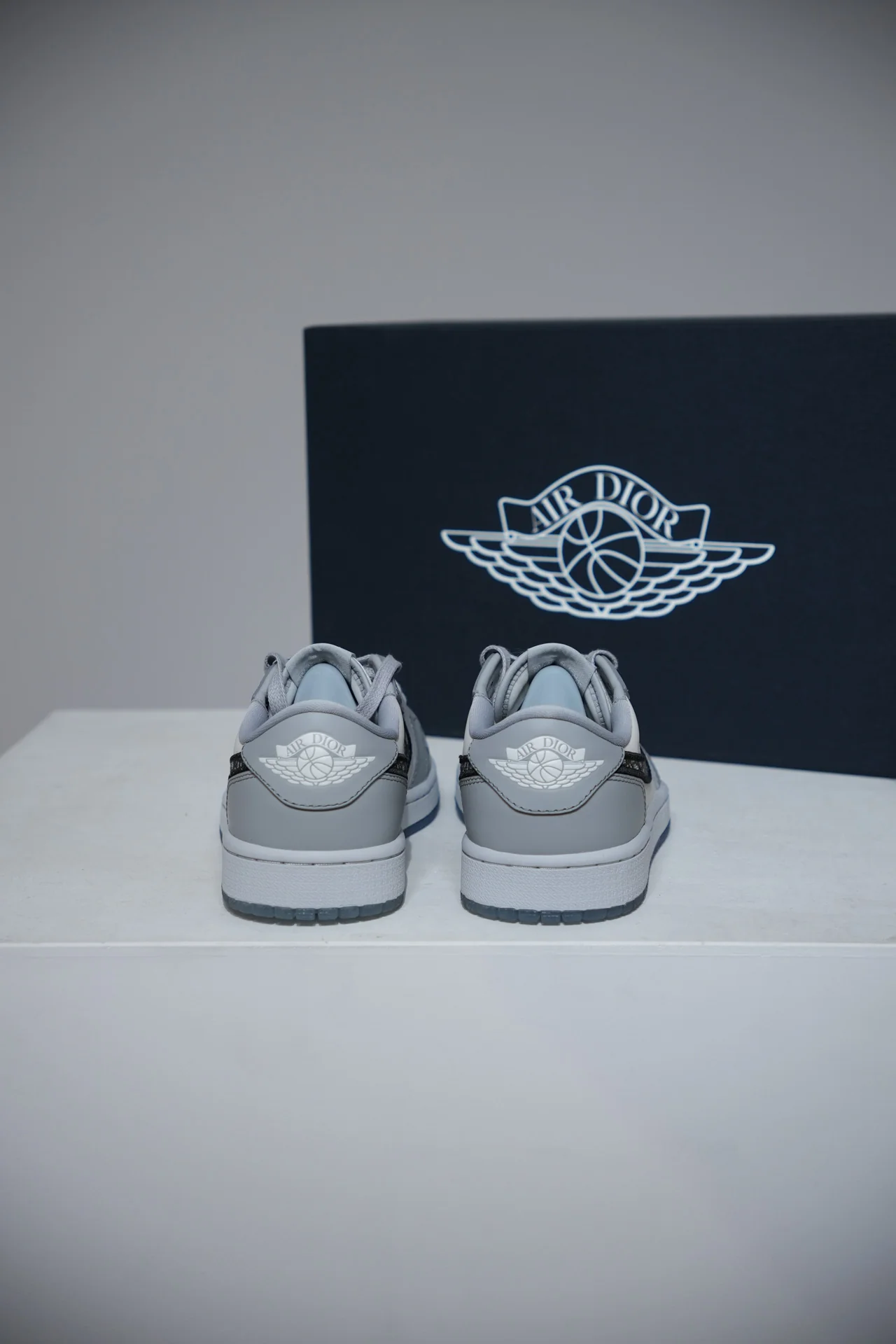 Jordan 1 Low Dior (Taille 40) - Image 3