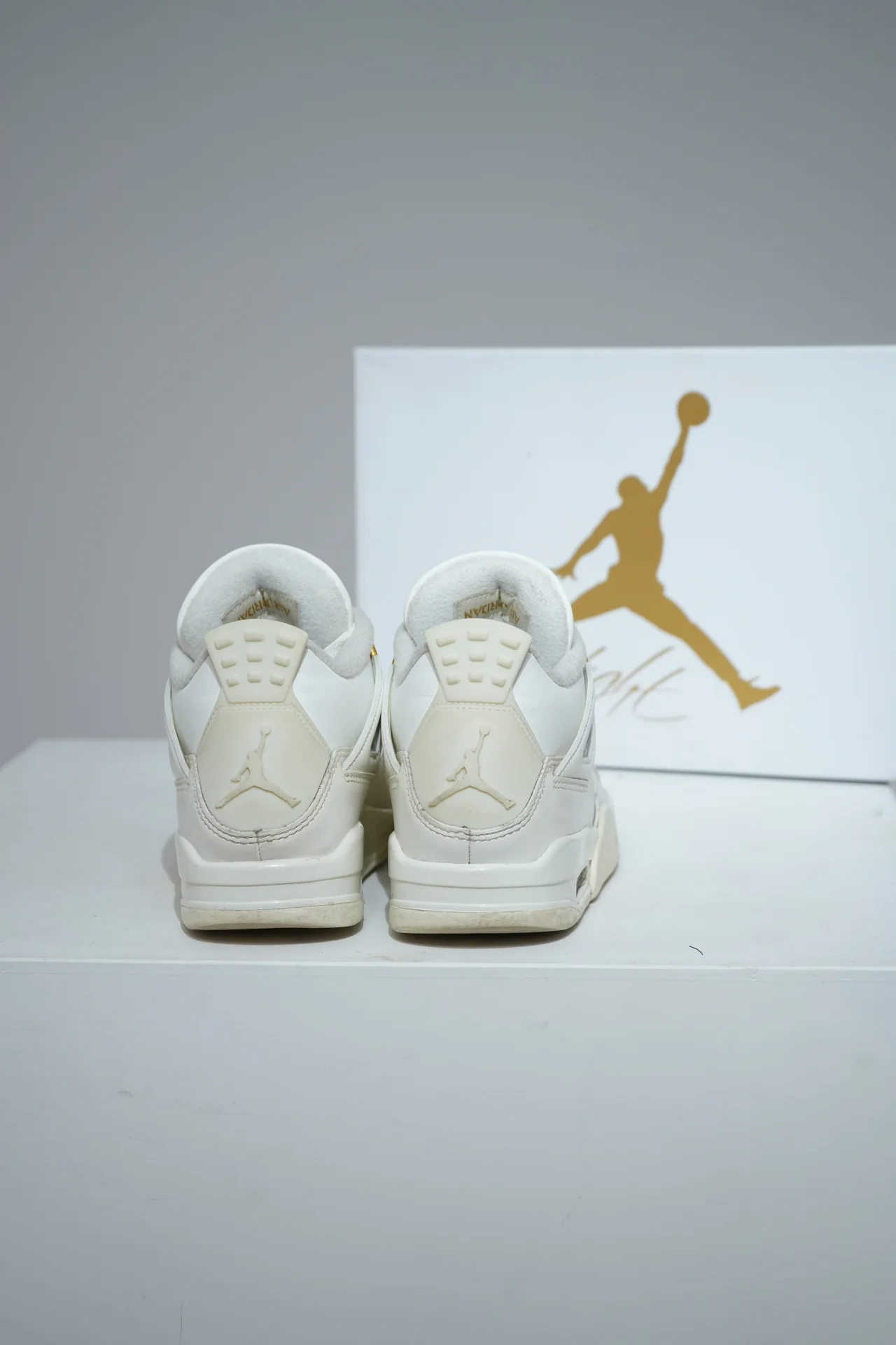 Jordan 4 Metallic Gold (Taille 38,5) - Image 3