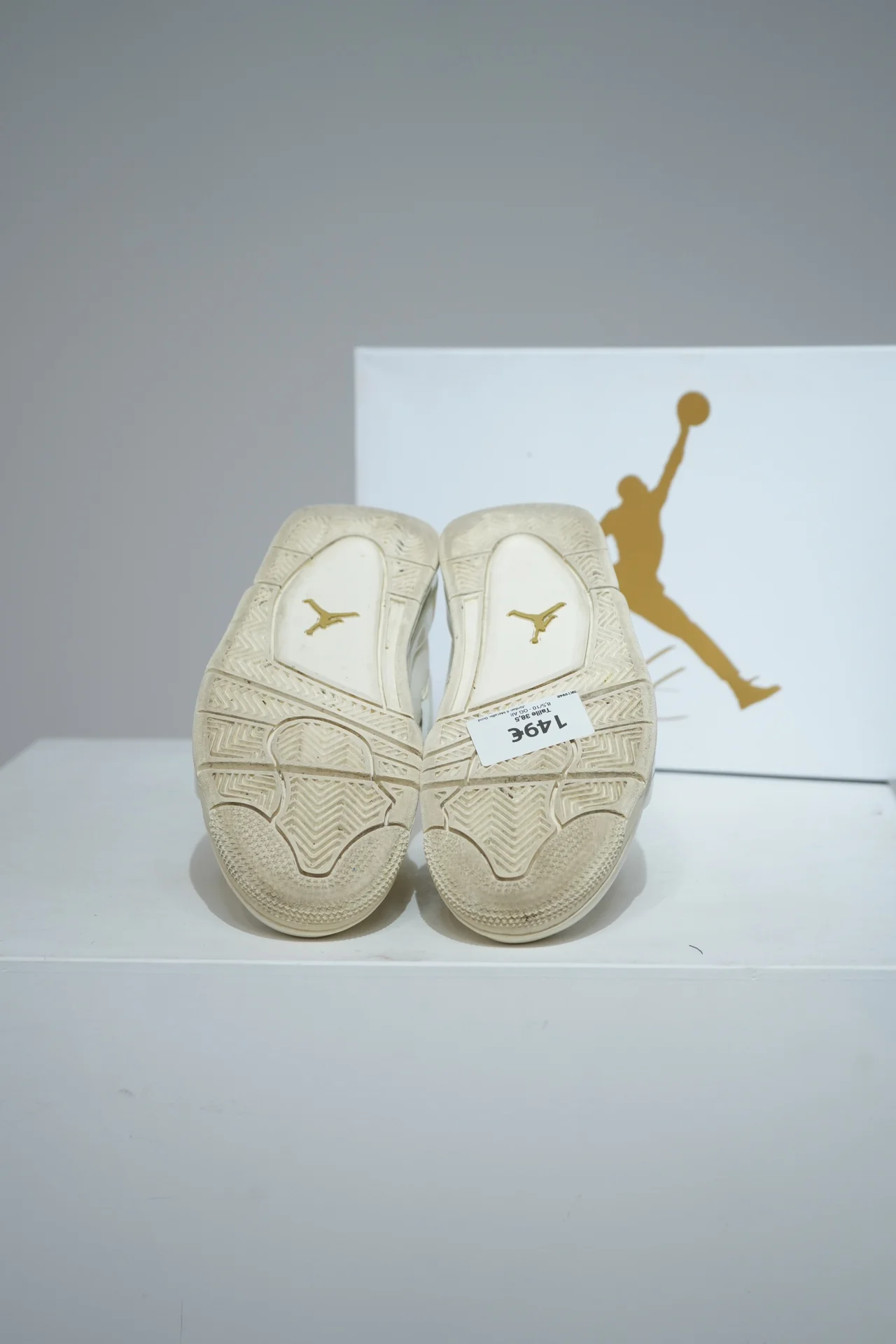 Jordan 4 Metallic Gold (Taille 38,5) - Image 4