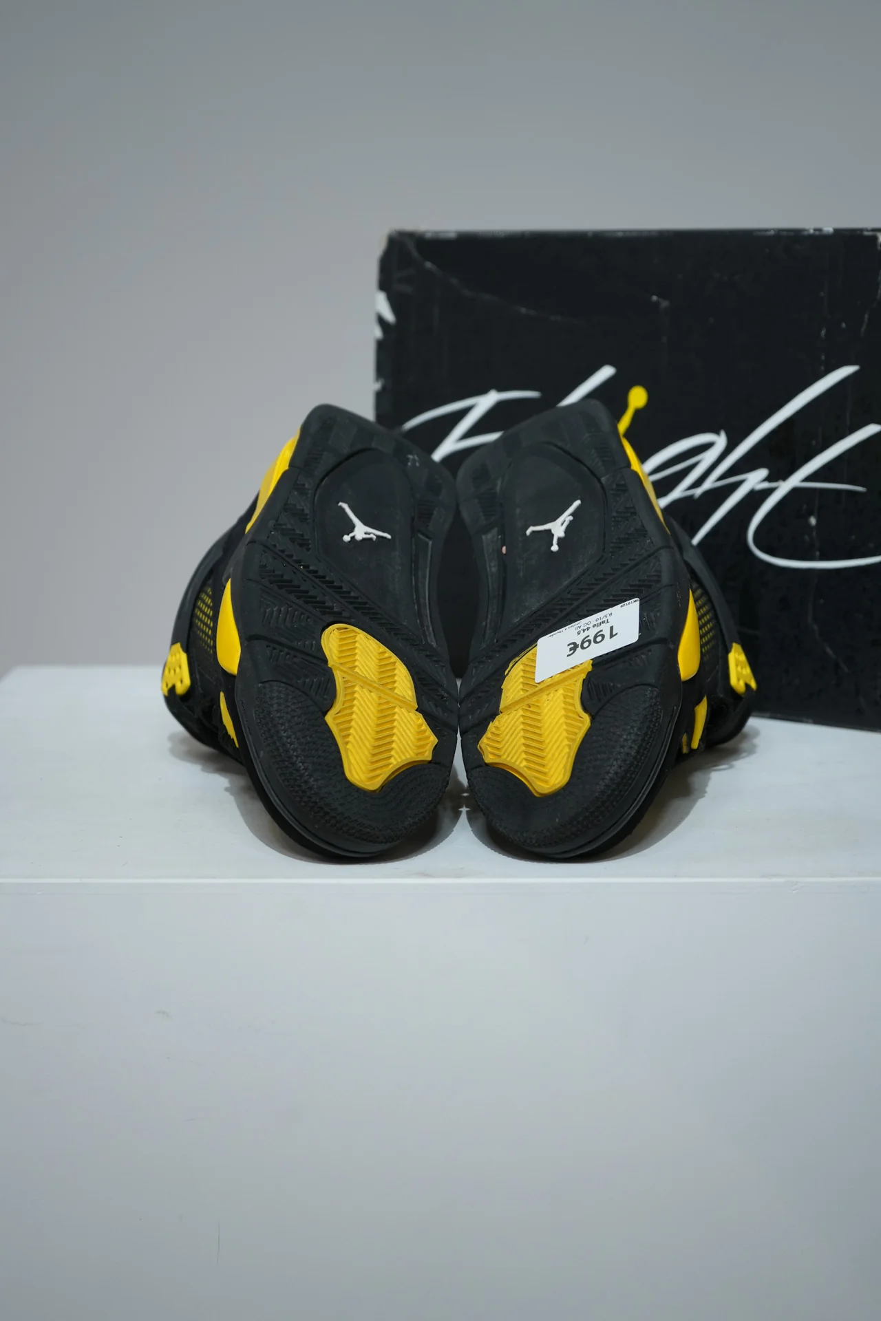 Jordan 4 Thunder (Taille 44,5) - Image 4