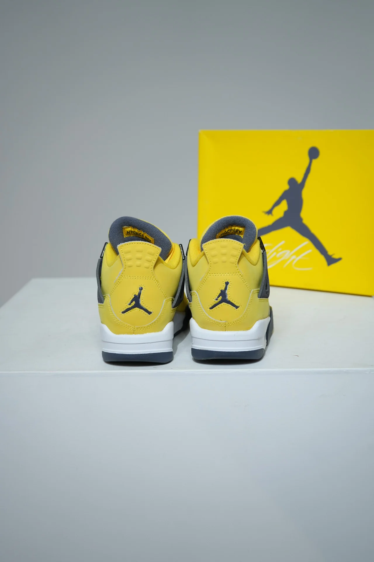 Jordan 4 Lightning GS (Taille 36) - Image 3