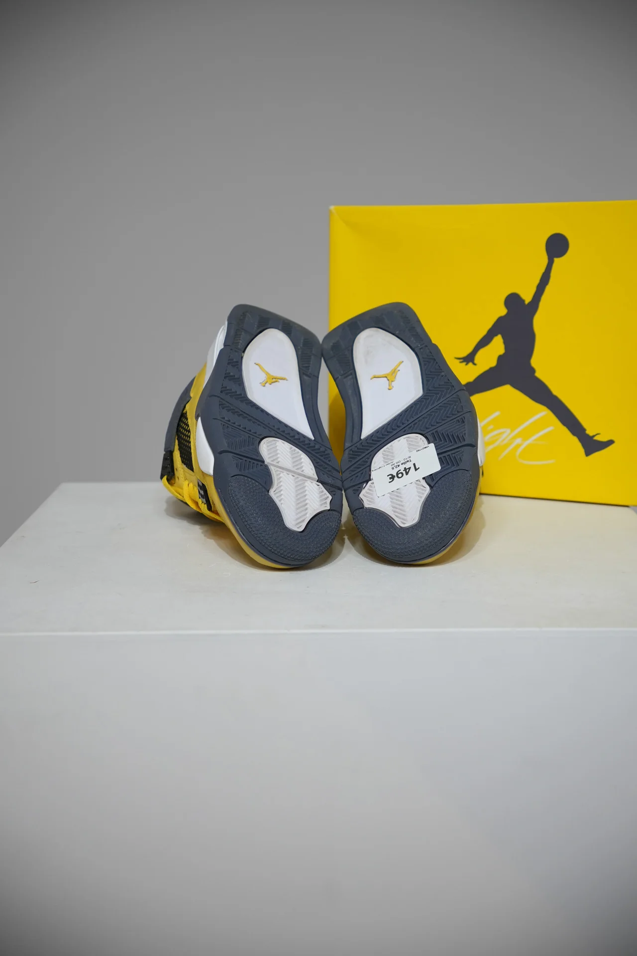 Jordan 4 Lightning (Taille 42,5) - Image 4