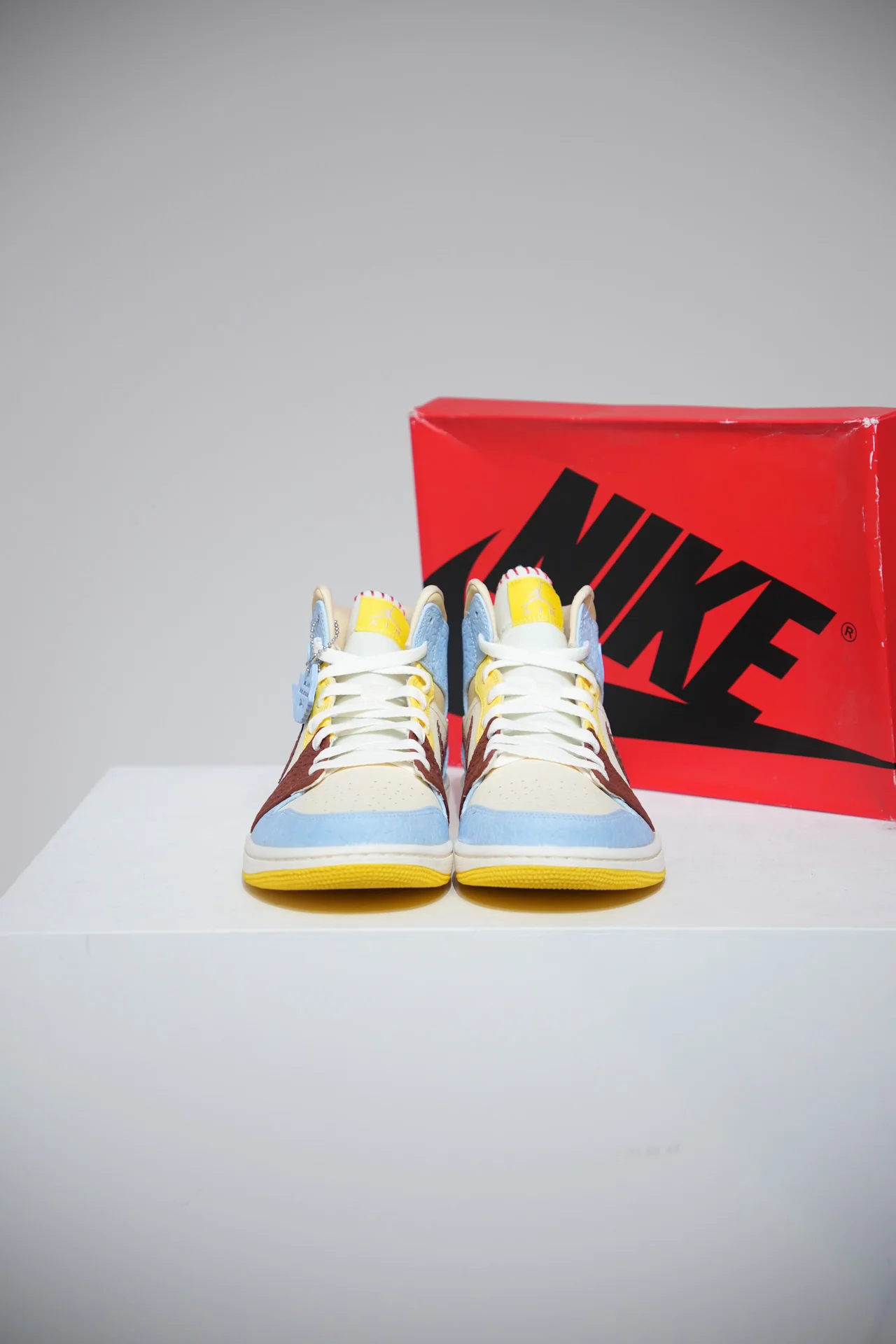 Jordan 1 Mid Maison Chateau Rouge (Taille 50,5) - Image 3